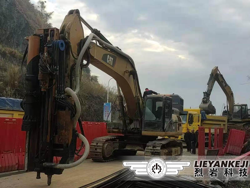 礦山巖石靜態(tài)分裂機 礦山巖石靜態(tài)分裂機